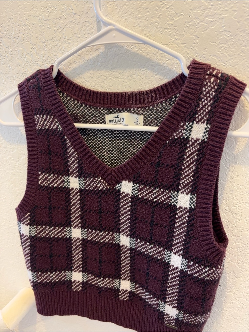 Hollister Women's Plum and White Plaid V-Neck Sweater Vest